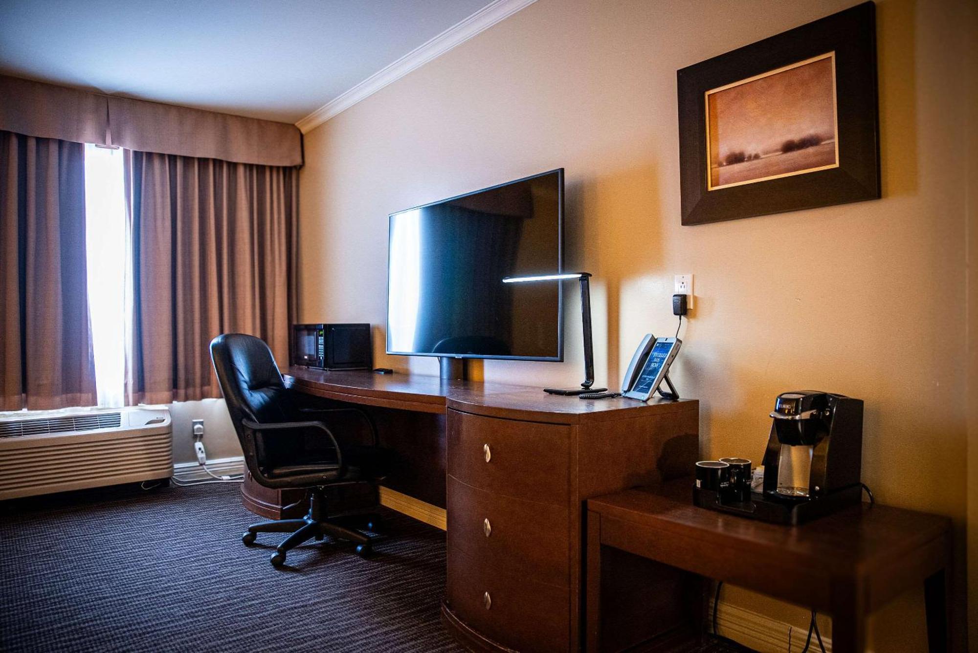 Le Noranda Hotel & Spa, Ascend Hotel Collection Rouyn Exterior foto